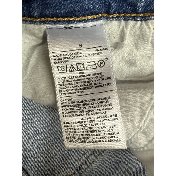 Old Navy Boyfriend Denim Shorts Size 6 Distressed Blue Jean Cuffed Casual - Picture 6 of 7